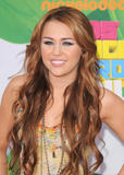 http://img216.imagevenue.com/loc120/th_21836_celebrity_paradise.com_TheElder_MileyCyrus57_122_120lo.jpg