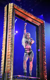 th_99634_babayaga_Britney_Spears_The_Circus_Starring_Britney_Spears_Performance_03-03-2009_054_122_120lo.jpg