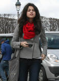 http://img216.imagevenue.com/loc355/th_92907_Selena_Gomez___Looked_very_excited_to_be_touring_Paris_31.03.2010__28_122_355lo.jpg