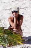 th_46572_Celebutopia-Britney_Spears_in_bikini_on_the_beach_in_the_Carribbean-08_122_576lo.jpg