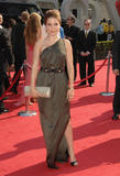 http://img216.imagevenue.com/loc592/th_68811_Celebutopia-Sophia_Bush_arrives_at_the_2008_ESPY_Awards-01_123_592lo.jpg