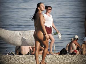 Ukranian-Girl-Naked-On-The-Beach--s4ivig50jr.jpg