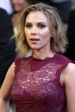 http://img216.imagevenue.com/loc226/th_25754_celebrity_paradise.com_TheElder_ScarlettJohansson50_122_226lo.jpg