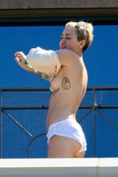 Miley Cyrus leaked nude picsl67q492csq.jpg