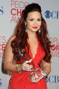 http://img216.imagevenue.com/loc32/th_441364180_DemiLovato01112012PeoplesChoiceAwards_PressRoom15_122_32lo.jpg