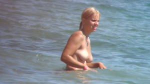 Beach Beauty Topless Candidg31divg24g.jpg