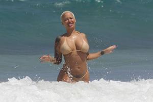 Amber Rose – Topless Bikini Candids in Mauih4fmdfvtia.jpg